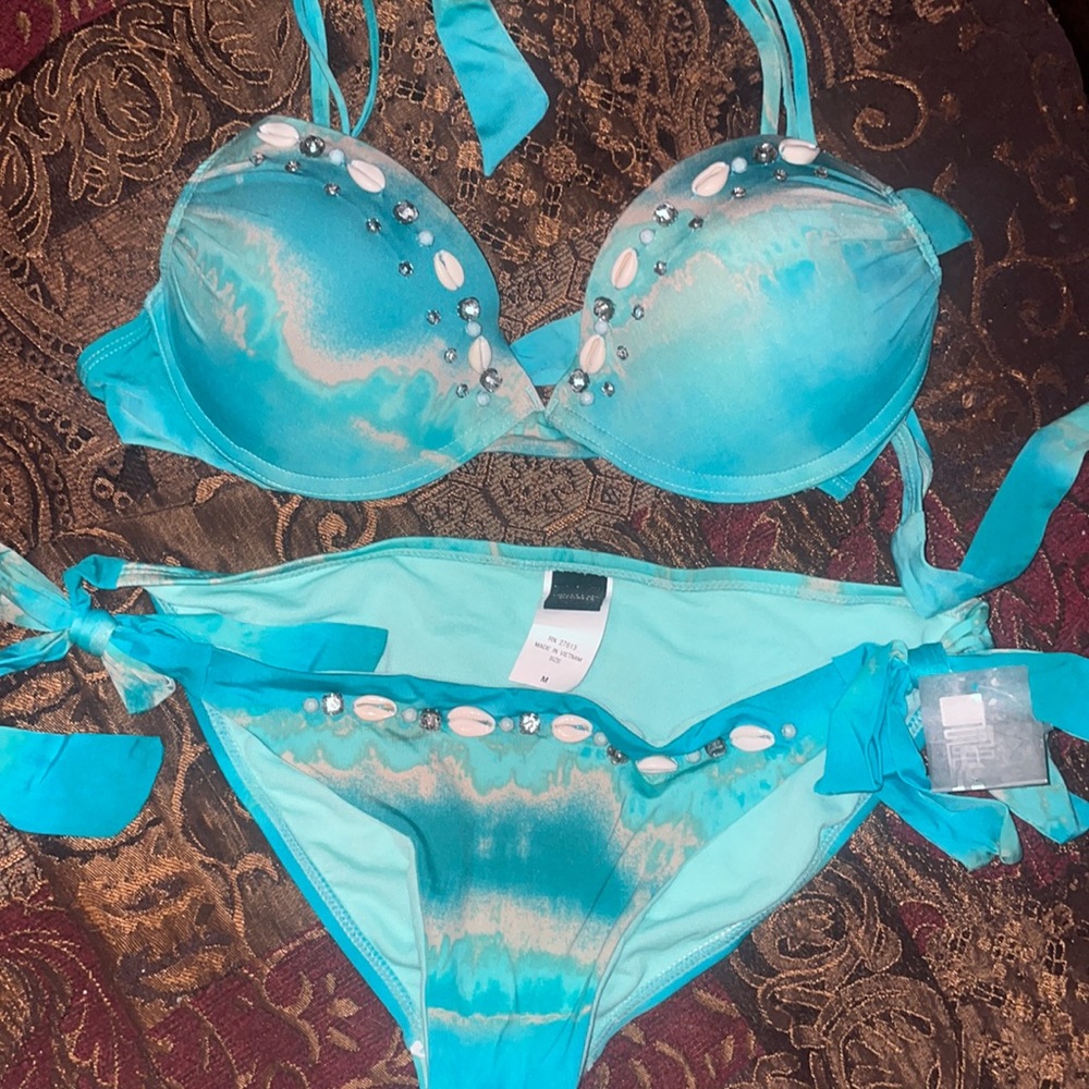 Brand new swimsuit bikini MEDIUM BOTTOM/LARGE TOP ninety six degrees